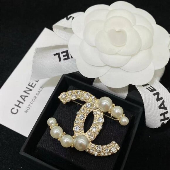 Chanel Gold Brooch - Picture 1 of 7